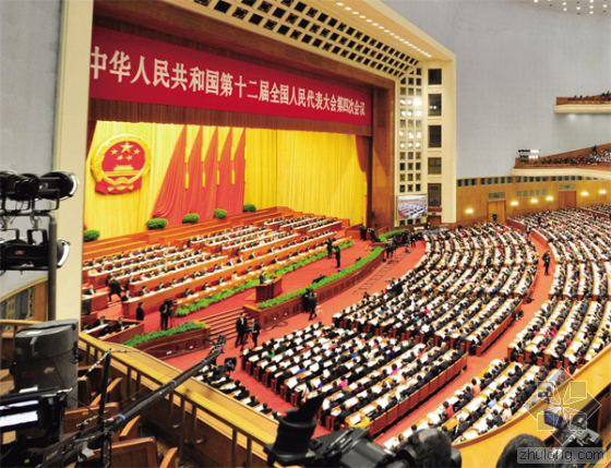 當(dāng)日上午，國務(wù)院總理李克強(qiáng)在會上做了2016年政府工作報(bào)告。